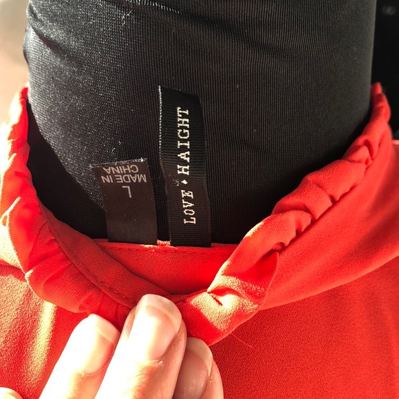 Striking blouse! - Picture 7 of 7